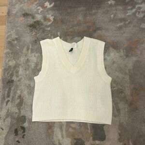 H&M DIVIDED sweater vest size small